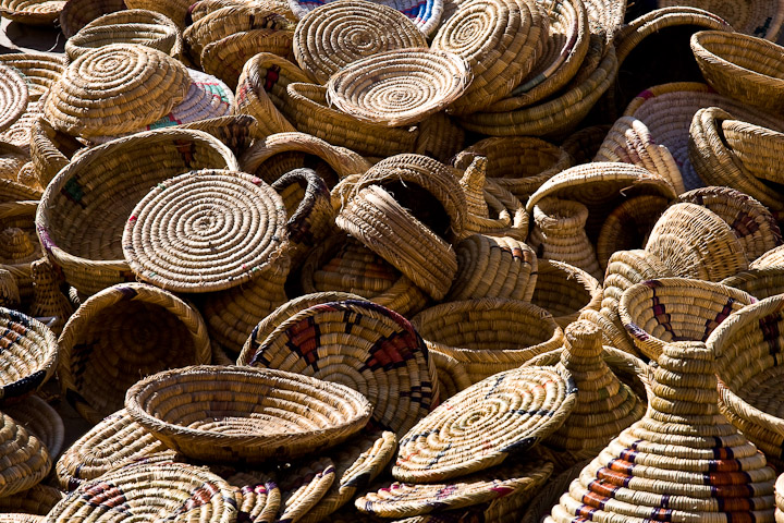 Korbwaren im Souk von Marrakesch